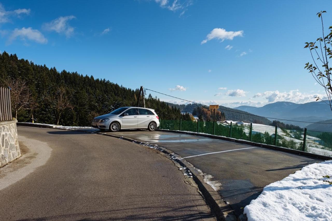 Apartment Jorsi With Mountain View Zreče Exterior foto